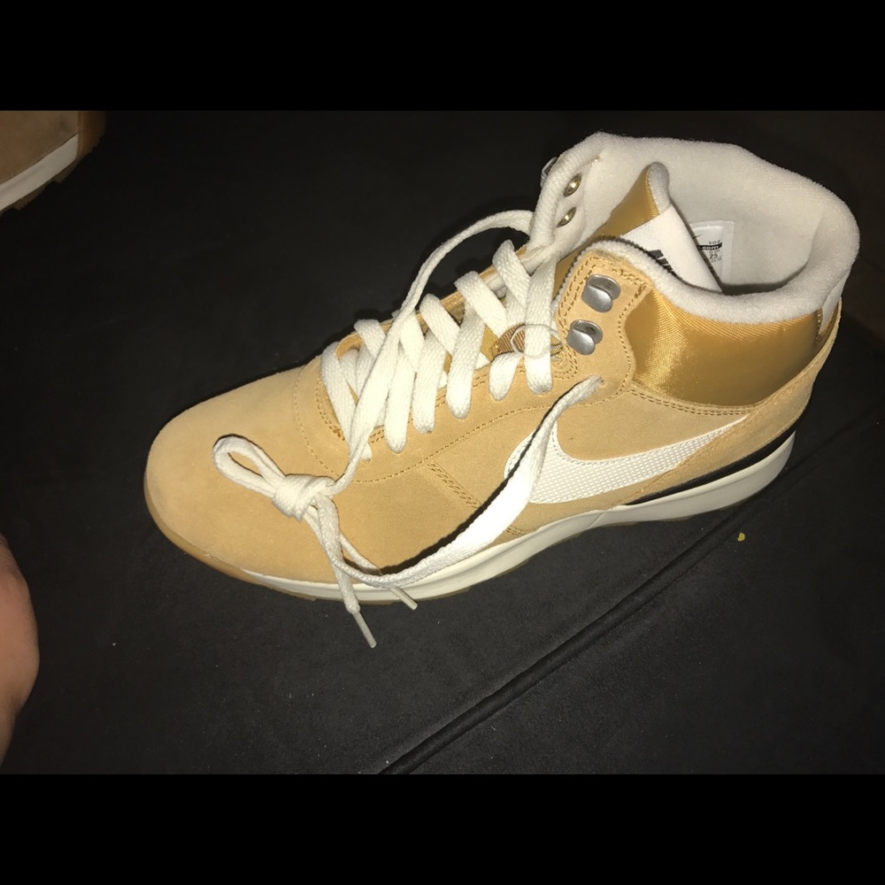 Nike - Picture 5 of 11